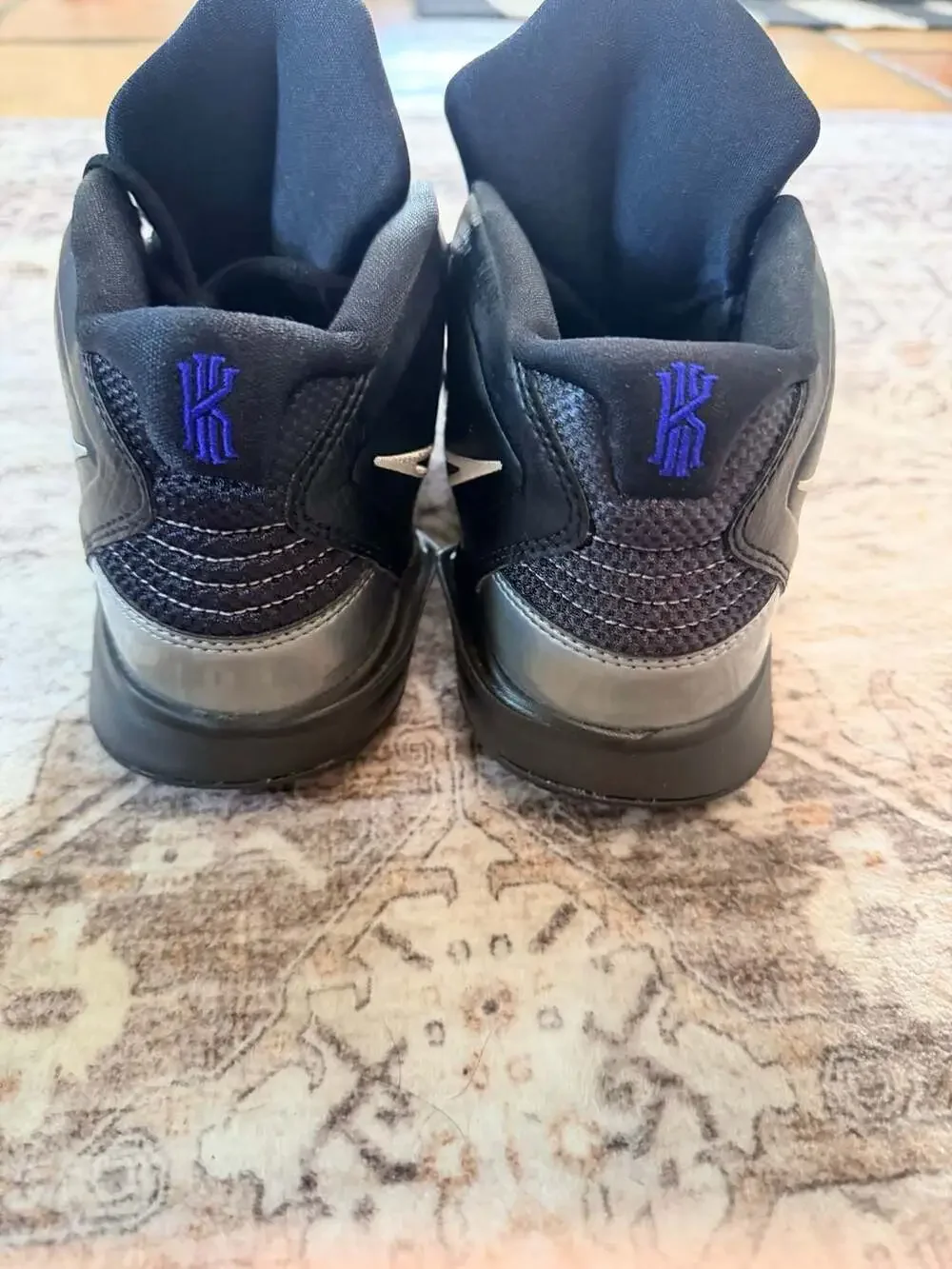 Nike Kyrie Flytrap 5 Basketball Shoes Size 7Y - Tried on - No Box